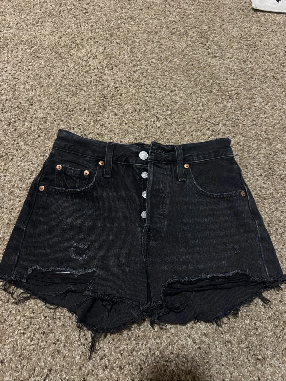Women’s Black Levi’s 501 shorts worn once